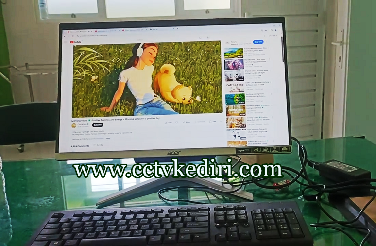 <p>Komputer dengan layar yang cukup lebar ini bisa di gunakan untuk menonton film bukan hanya untuk bekerja saja mencari hiburan di komputer juga bisa dan mudah, segera dapatkan komputer dengan merk yang anda inginkan dan kami juga telah memberikan barang yang berkualitas serta berkondisi baru jadi bisa di gunakan dalam jangka waktu cukup lama.</p>